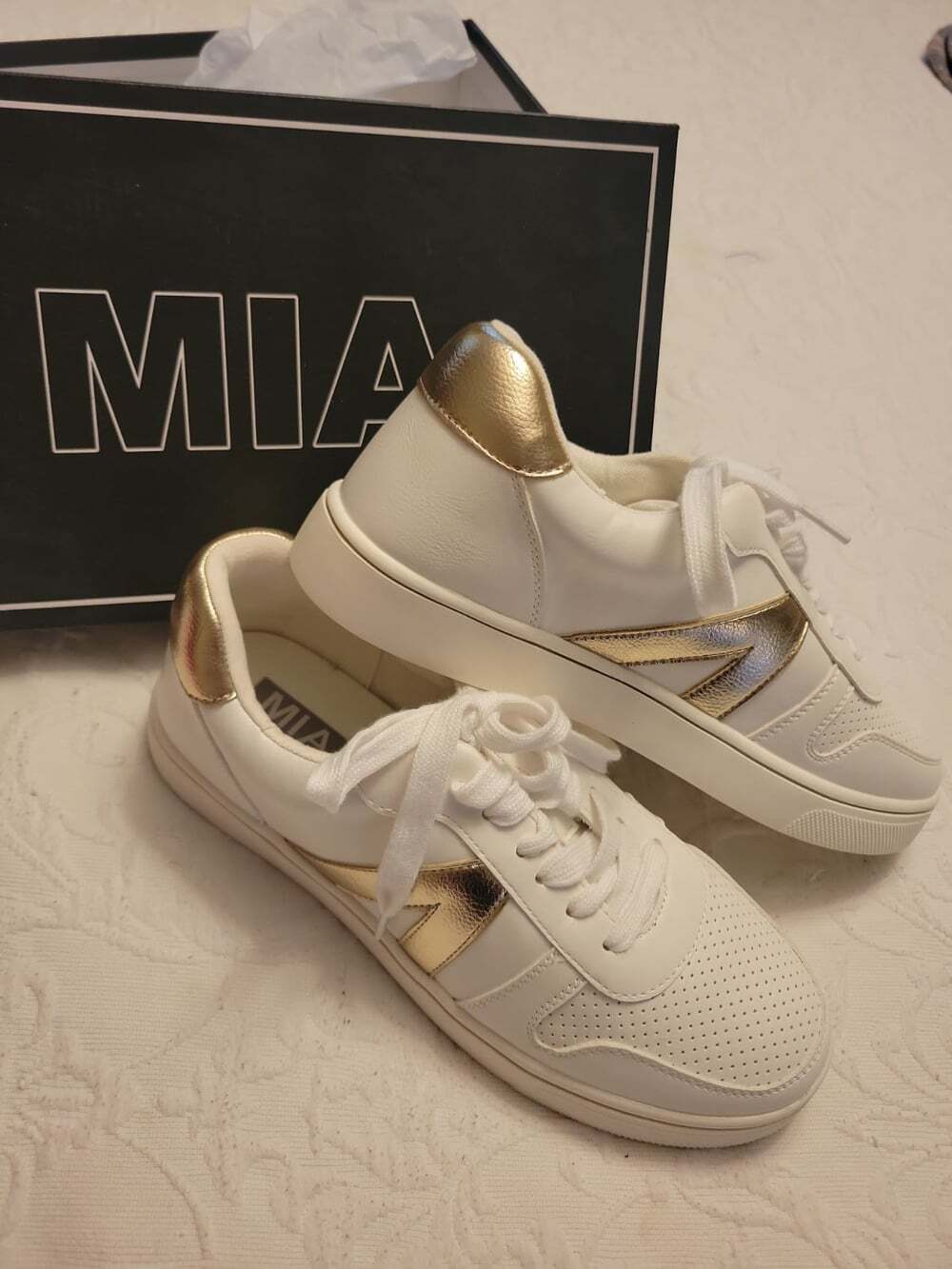 MIA white and gold leather low top sneakers womens size 8 NEW